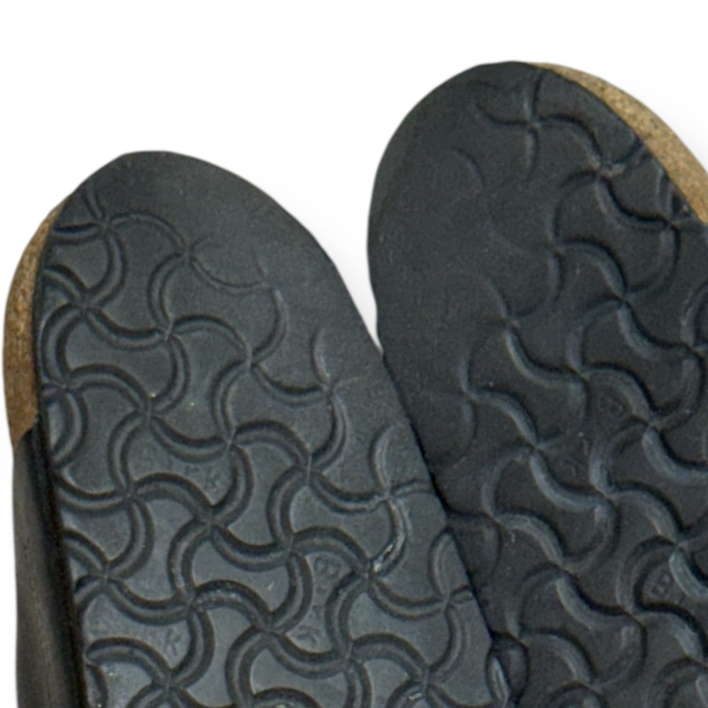 Birkenstock Boston 
Oiled Leather - Black 
Unisex Size 42 
Men’s 9
Women’s 11 - Picture 10 of 14